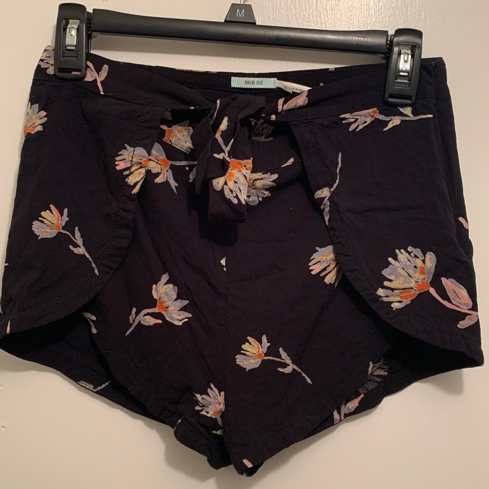 Urban Outfitters tie front short